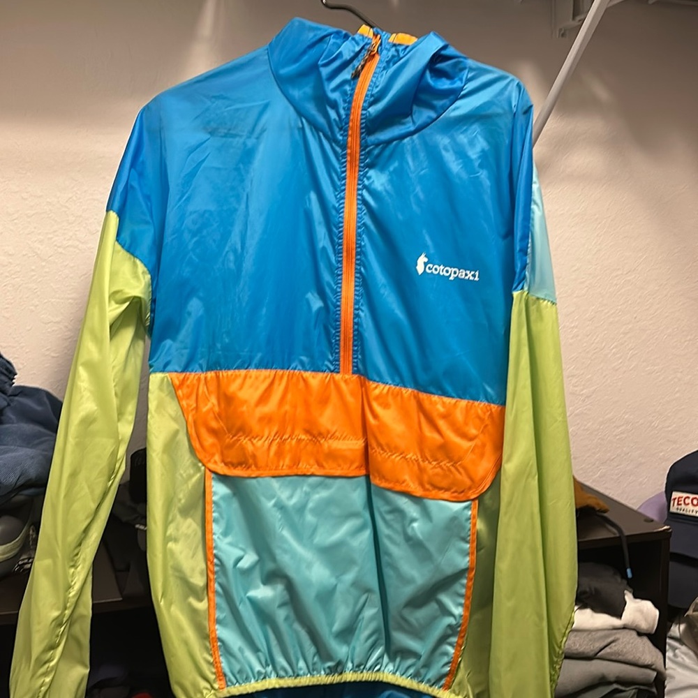 Cotopaxi wind breaker